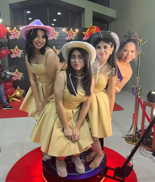 360° Video Booth 360° Video Booth Selfie Beispiel