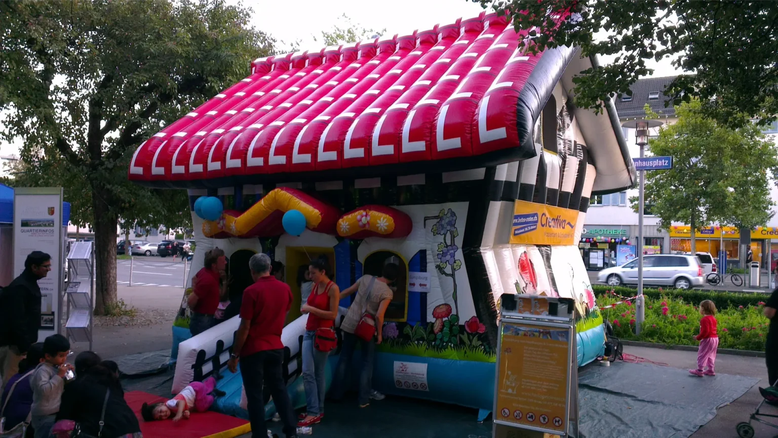 Hüpfburg Swiss Chalet mieten