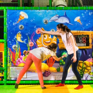 Interaktive Spielwand