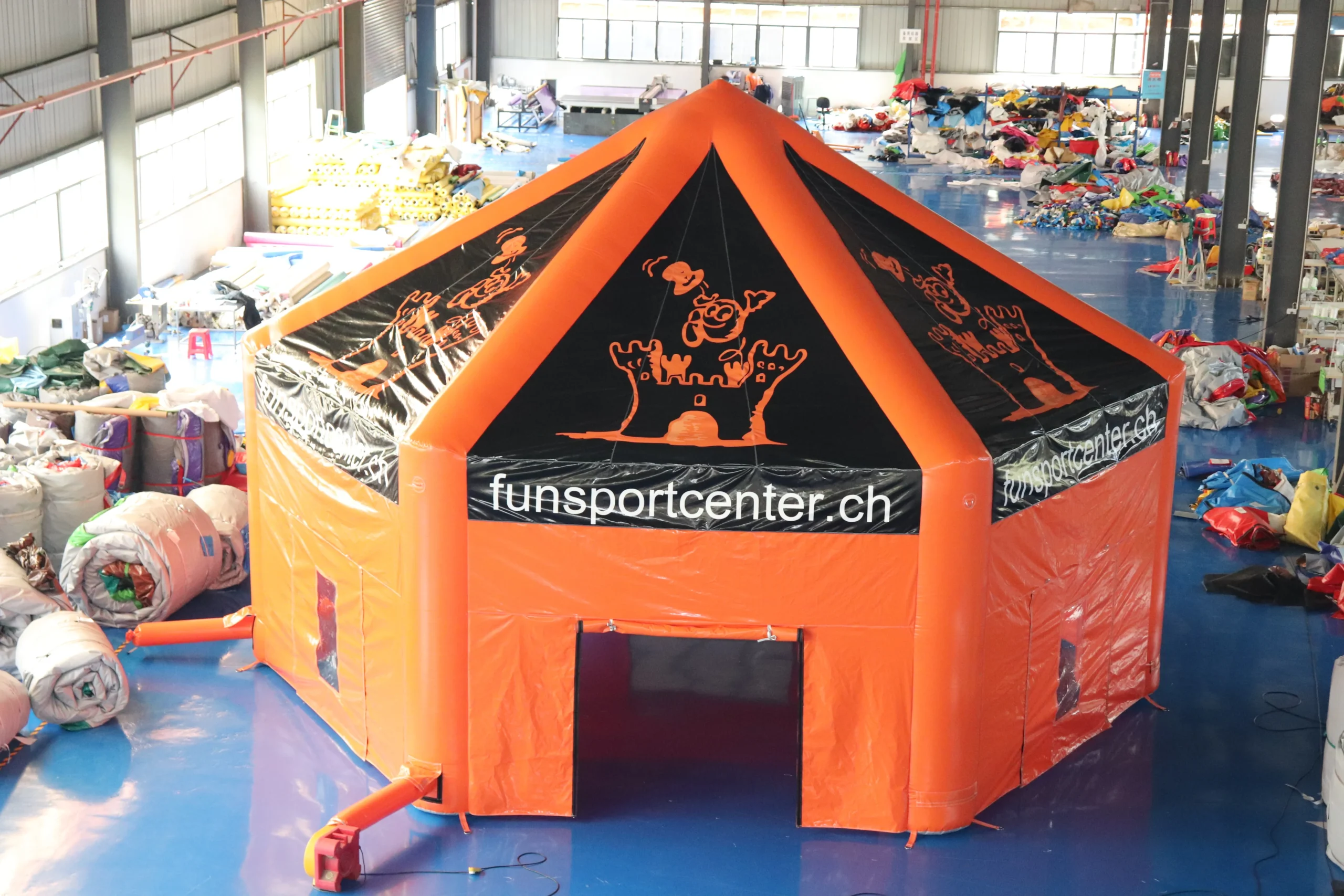 Partyzelt geschlossen Sicht von aussen, schliessbar